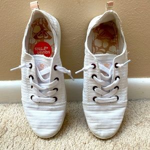White Boho Roxy shoes size 7.5 women